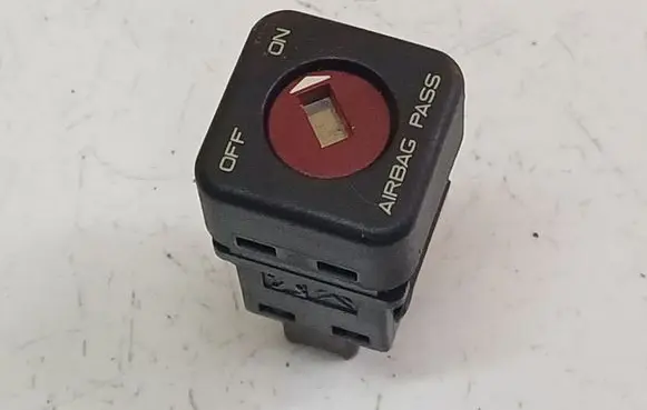 Passenger airbag on/off switch