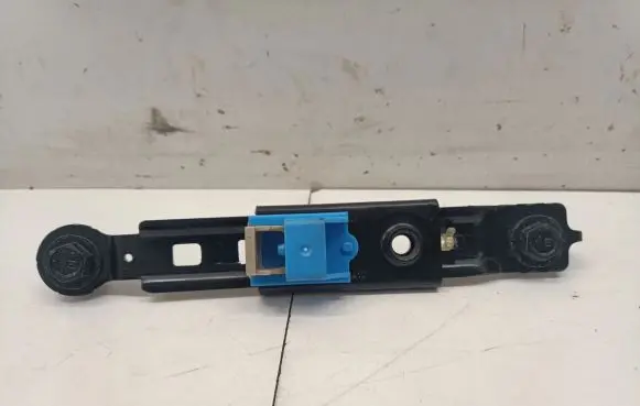 Hyundai Kona I Seat belt adjustment rail 