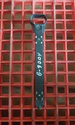 Headlight/headlamp mounting bracket