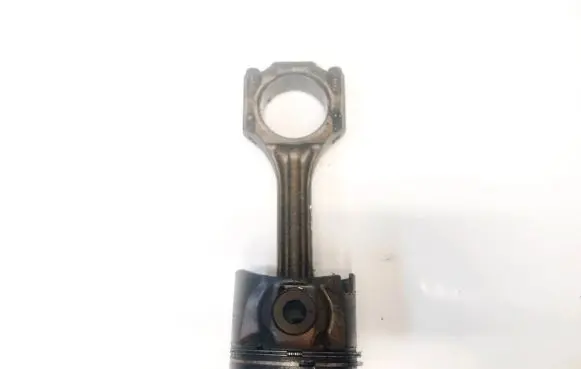 Volkswagen Caddy Piston with connecting rod