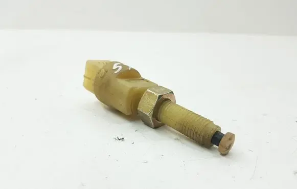 Volkswagen PASSAT B5 Brake pedal sensor switch 4A0945515A
