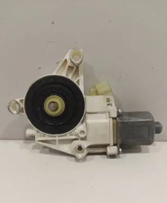 Mercedes-Benz C W204 Front door window regulator motor A2048200242 971218100 0909