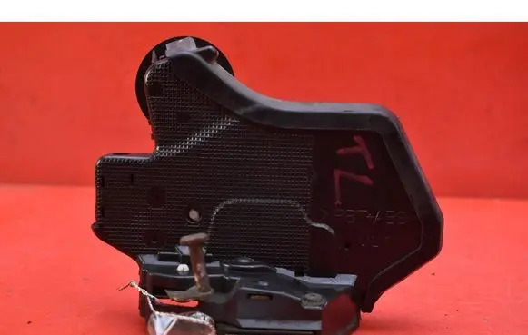 Toyota Avensis Verso Rear door lock 