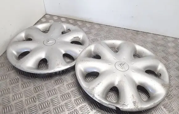 Citroen Xsara Picasso R15 wheel hub/cap/trim 9634799780