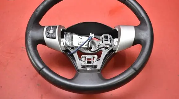 Toyota Yaris Steering wheel 305460899