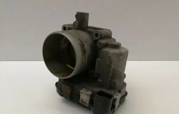 Volkswagen Golf VII Throttle valve 03F133062B