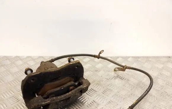 Toyota RAV 4 (XA40) Front brake caliper
