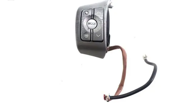 Toyota RAV 4 (XA30) Steering wheel buttons/switches 8424742030
