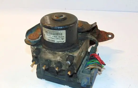 Volvo S70 V70 V70 XC ABS Pump 8619543 8622096 9467582