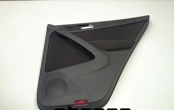 Volkswagen Tiguan Front door card panel trim