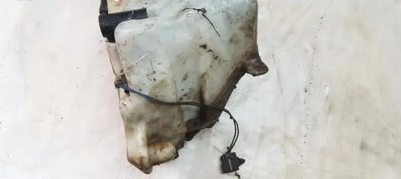 Windshield washer fluid reservoir/tank