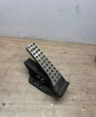 Mercedes-Benz C W204 Accelerator throttle pedal A2043000204