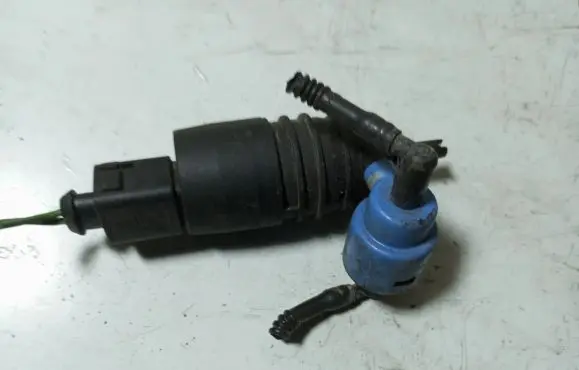 Audi A3 S3 8L Windscreen/windshield washer pump