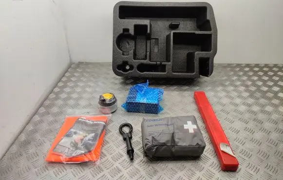 Ford Fiesta Tool set L1BB19G381AA
