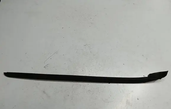 Hyundai i30 Front door glass trim molding 861322L000