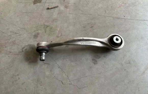 Porsche Cayenne (9Y0 9Y3) Front lower control arm/wishbone 4M0407509