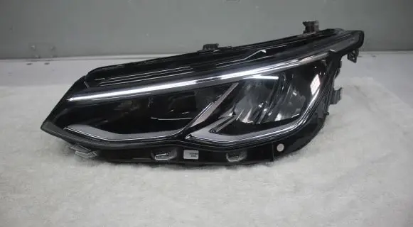 Volkswagen Golf VIII Headlight/headlamp 5H0941005D 90180971 8992VN4AA2W2