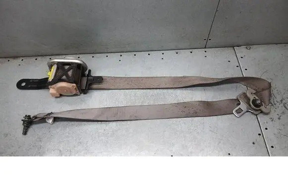 Nissan X-Trail T30 Front seatbelt 