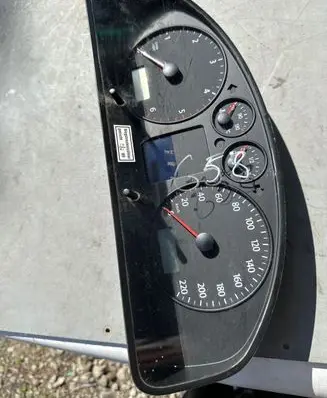 Volkswagen Transporter - Caravelle T5 Speedometer (instrument cluster) 88311346