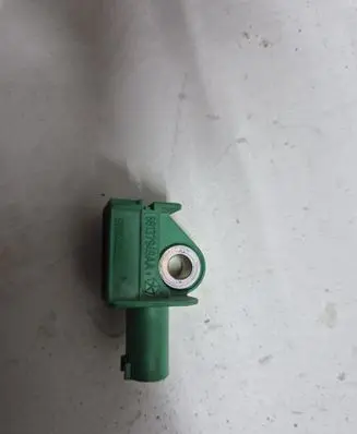 Chrysler Town & Country V Airbag deployment crash/impact sensor 68137949AA