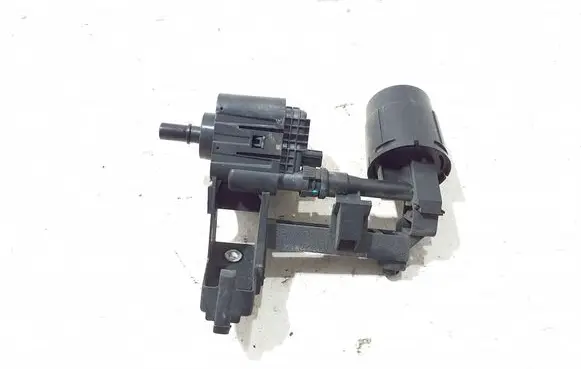 Volvo XC40 Active carbon filter fuel vapour canister 32203681