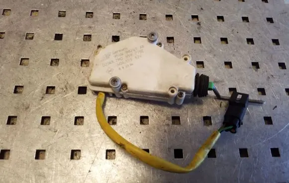 Fuel tank cap lock motor