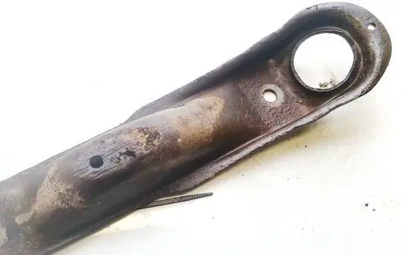 Toyota Avensis T250 Engine mounting bracket