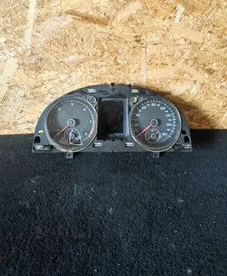 Volkswagen PASSAT CC Speedometer (instrument cluster) 3C8920970H