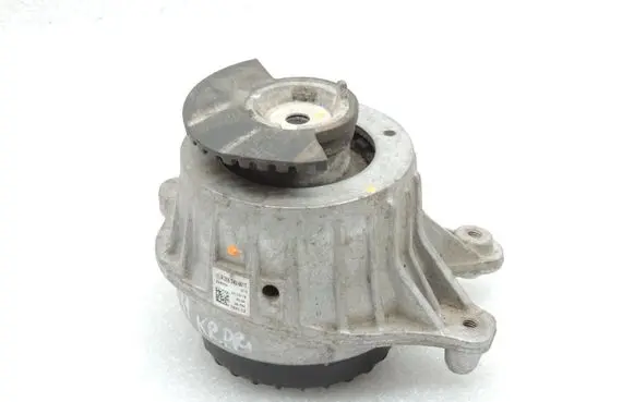 Mercedes-Benz C W205 Engine mount bracket A2052406617