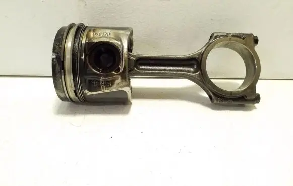 Nissan X-Trail T32 Piston with connecting rod 080340