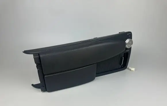 Mercedes-Benz C W204 Armrest A2046800639 0005032510 0005032590