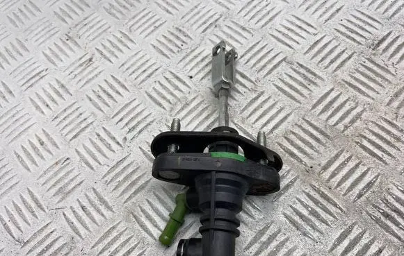 Toyota Avensis T270 Clutch master cylinder 3142002051 3142002051A 011646