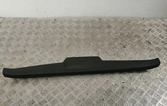 Tailgate trim