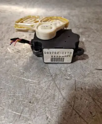 Renault Koleos I Air flap motor/actuator 5037521170 8820312V