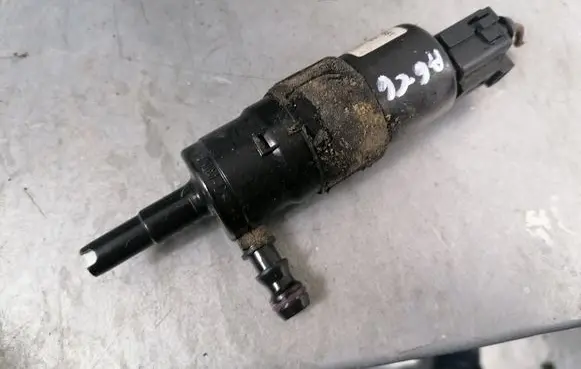 Audi A6 S6 C6 4F Headlight washer pump 3B7955681