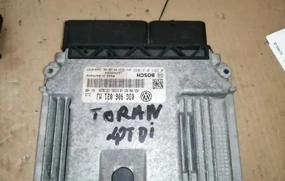 Volkswagen Touran I Engine control unit/module 03G906021MJ 0281014045