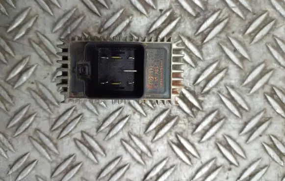 Opel Zafira A Glow plug pre-heat relay 09132691 51299008