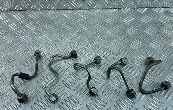 Nissan Qashqai Fuel injector supply line/pipe 