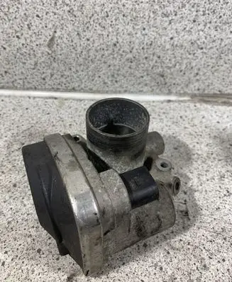 Volkswagen Golf IV Throttle valve 036133062N