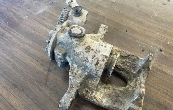 Ford Mondeo Mk III Rear brake caliper