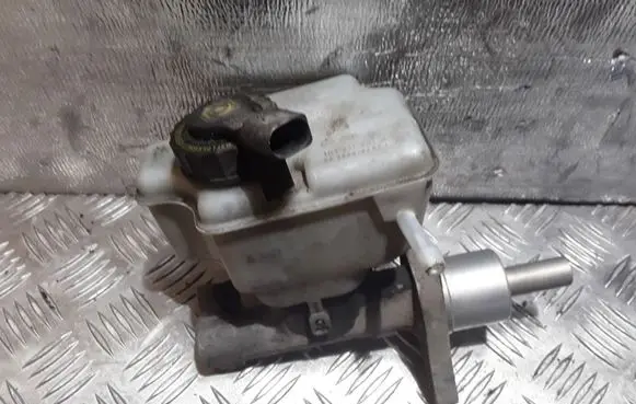 Master brake cylinder