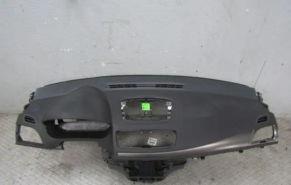 Renault Megane III Dashboard 681000014R 681007196R