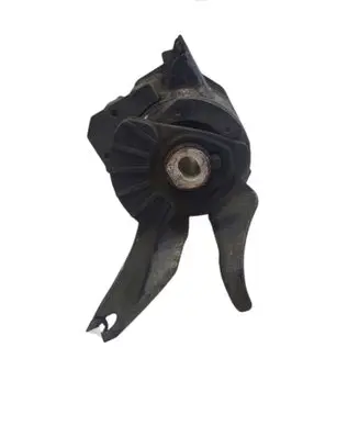 Mazda 6 Engine mount bracket
