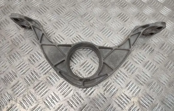 Engine mounting bracket