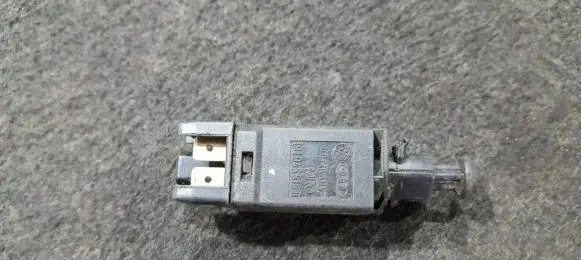 Volkswagen Golf III Brake pedal sensor switch 191945515B MRO191945515B