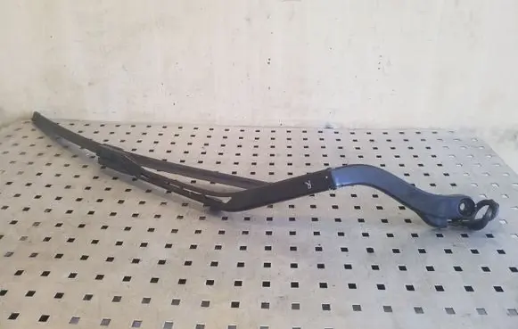 Volvo XC90 Front wiper blade arm 31391849