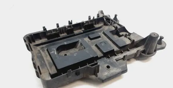 Volkswagen Touran II Battery tray 1K0915333
