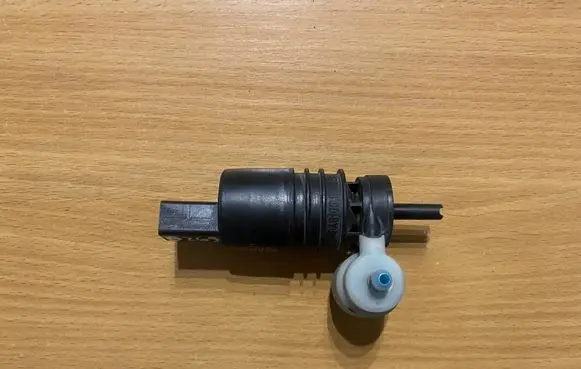 Mercedes-Benz E W212 Windscreen/windshield washer pump 2048660221 B269