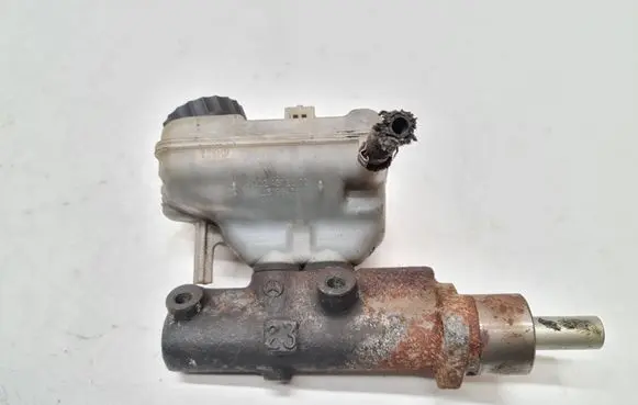 Master brake cylinder