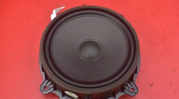 Tesla Model 3 Subwoofer speaker 1079744-00-E